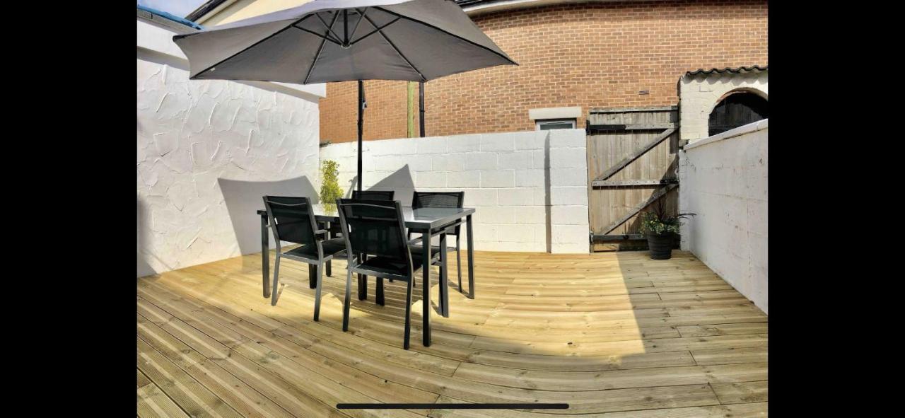 Gorgeous Town Centre Apt With Courtyard Garden Борнмът Екстериор снимка