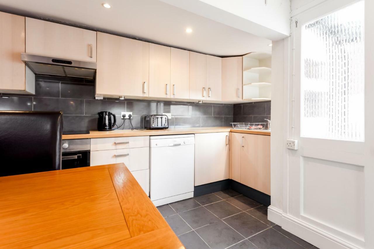 Gorgeous Town Centre Apt With Courtyard Garden Борнмът Екстериор снимка